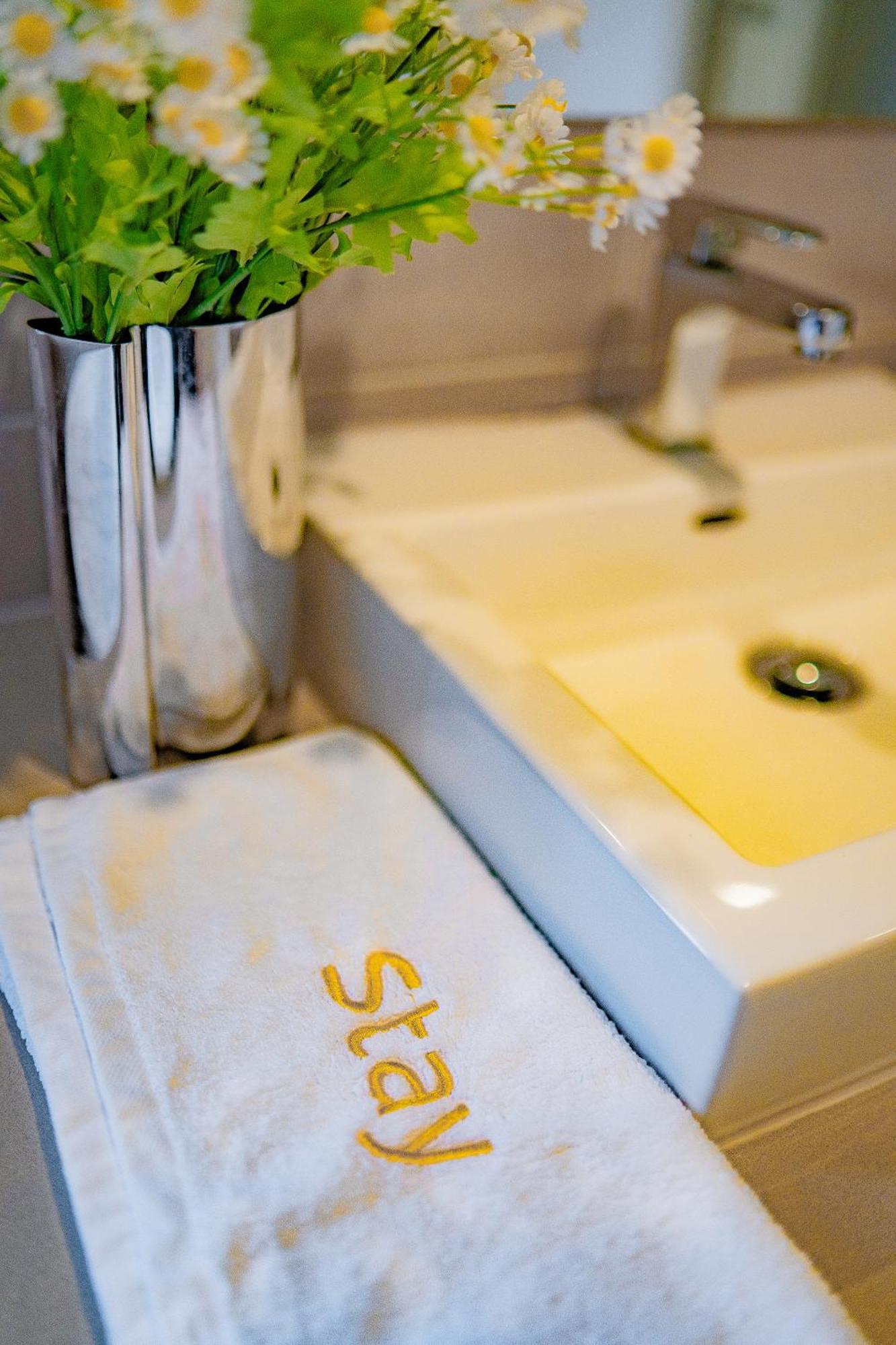 Stayau 4Br Designer Home In Knox Wantirna South Extérieur photo